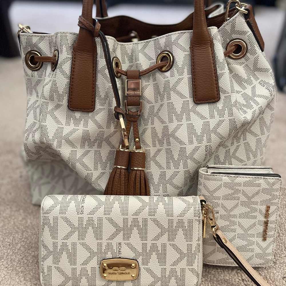 Mk handbag include mini wallet and medium wallet